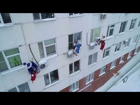 Деды Морозы-альпинисты поздравили пациентов нижегородской областной детской больницы