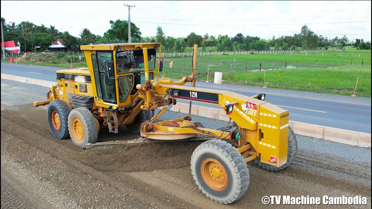 Motor Grader Caterpillar 120K VS 12H Road Grading Skilled Operator