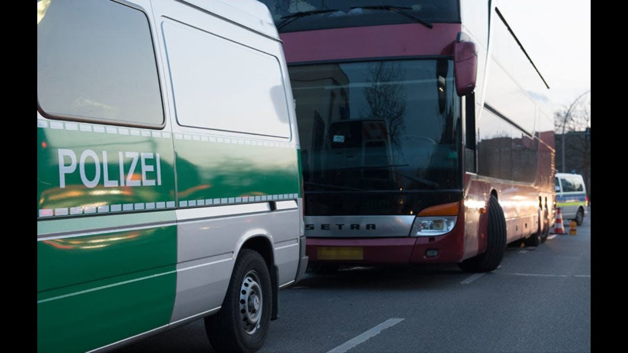 Profi macht Bus schrott Lachflash (Switzerland)