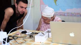 Телефон, который можно носить на руке. Прототип и сенсационные подробности! Бабушка одобляет! Телефон, который можно носить на руке. Прототип и сенсационные подробности! Бабушка одобляет!