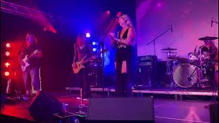 Watch Mostly Autumn Nowhere To Hide close My Eyes video
