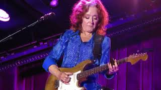 Watch Bonnie Raitt Split Decision video