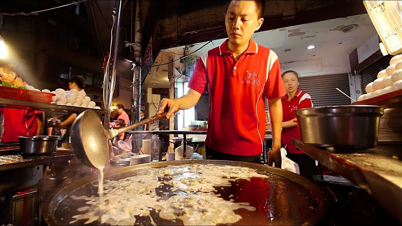 The BIGGEST Oyster Omelette | STREET FOOD IN TAIWAN - Night Market Street Food Tour in Taiwan | Luke Martin