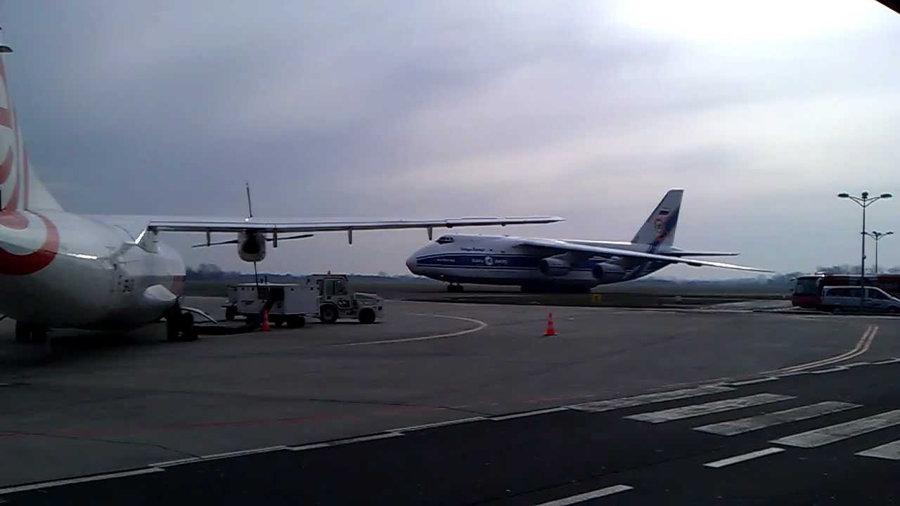An 124-100 Ruslan taxiing on EPWR Wrocław Strachowice Airport