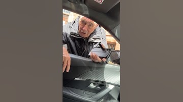 Oude man probeert hem te beboeten voor parkeren #karen