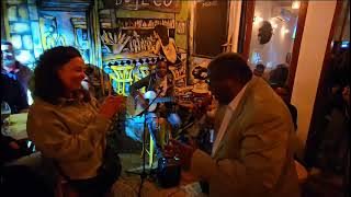 Desta vez não foi um cover mais sim com o dono do hit ( Roberto Xitsondzo ) em pessoa so faltava dj