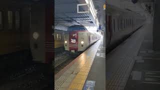 岡山駅　381系やくも発車　115系発車