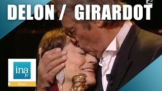 Alain Delon remet un Molière d'honneur  à Annie Girardot | Archive INA