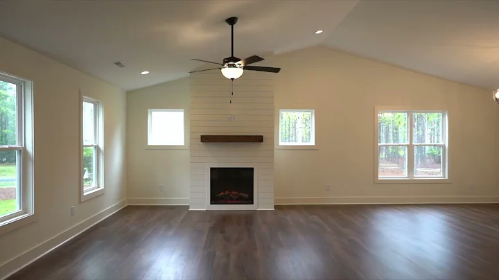 103 Roxburgh Ct, West End, NC