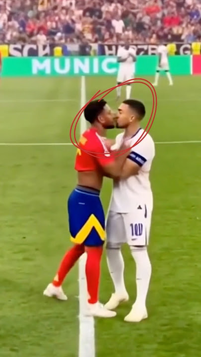 mbappe kissed yamal💞 #mbappe #yamal #kiss #football