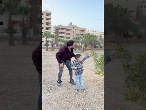 حب يجبر بخطره بس فرقع البلونه غصب عنه