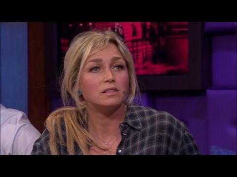 Trijntje strandt in halve finale Songfestival  - RTL LATE NIGHT