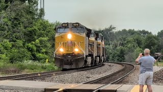 UP 6516 Leads UP ZCIG4 Through La Plata At Full Speed!