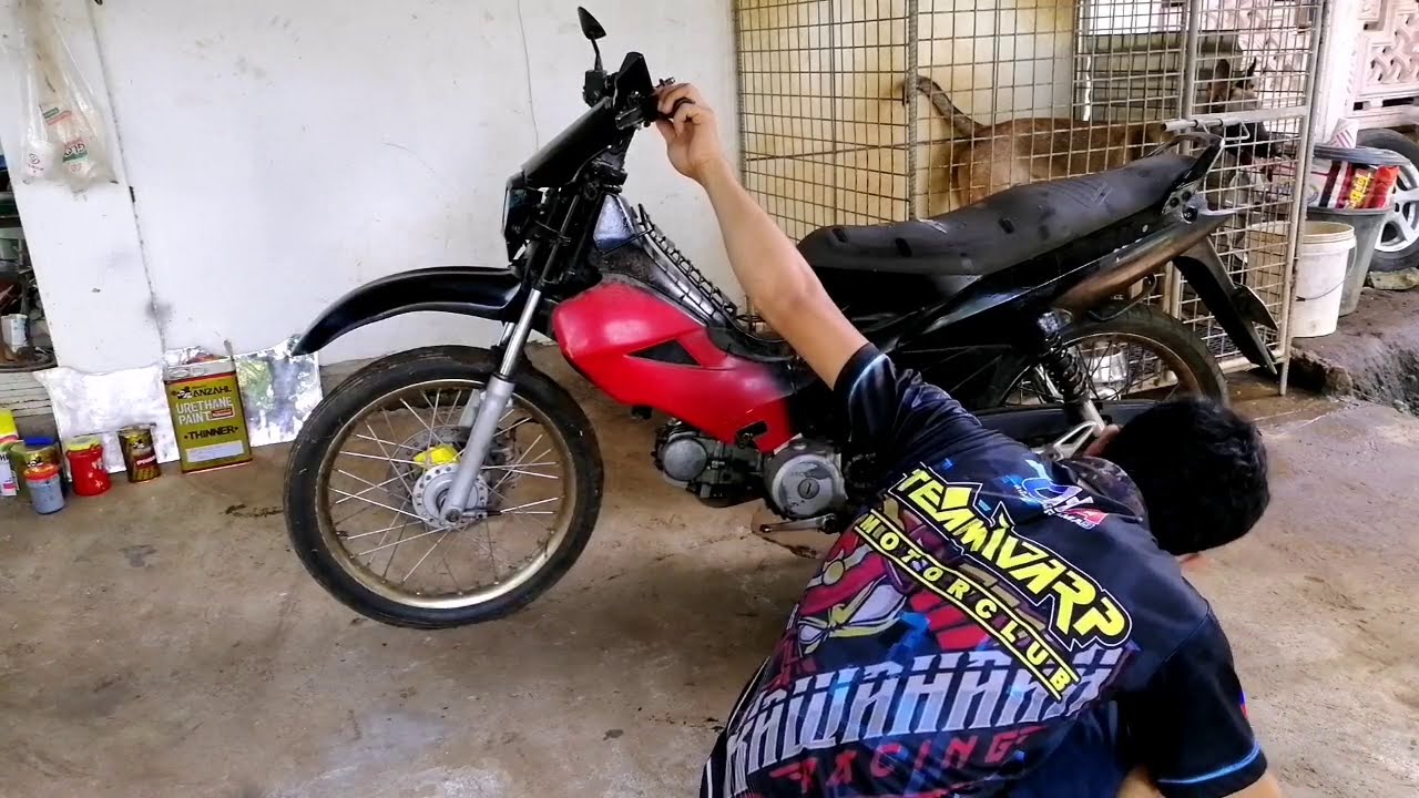 HONDA XRM110 RESTORATION (PART 1) DISASSEMBLING ENGINE AND BODY COVER