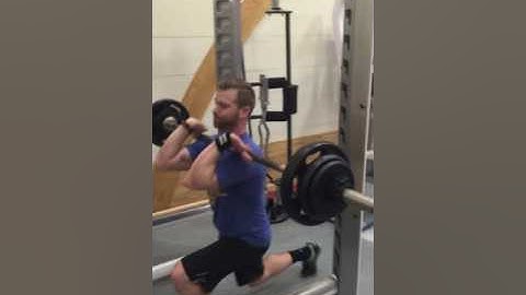 Barbell front rack reverse lunges