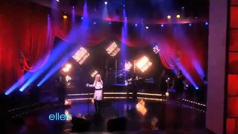 Christina Aguilera - LIVE Something
