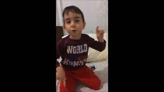 3 Yaşında Çılgınca Dans Edip Şarkı Söyleyen Velet