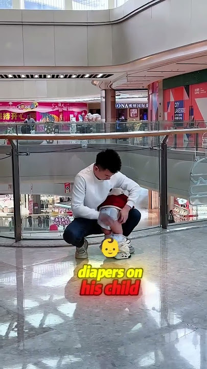 The father took the baby to change the diaper.#short #love #funny