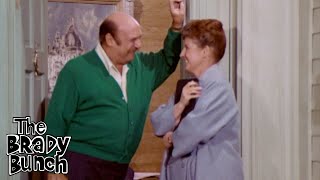 Alice Turns on the Charm to Help Bobby and Cindy
