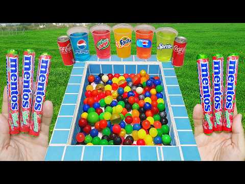 Football Mini VS MENTOS Coca Cola of Fanta Popular Sodas Colorful Sugars Pepsi Pepsi And İn The Pool