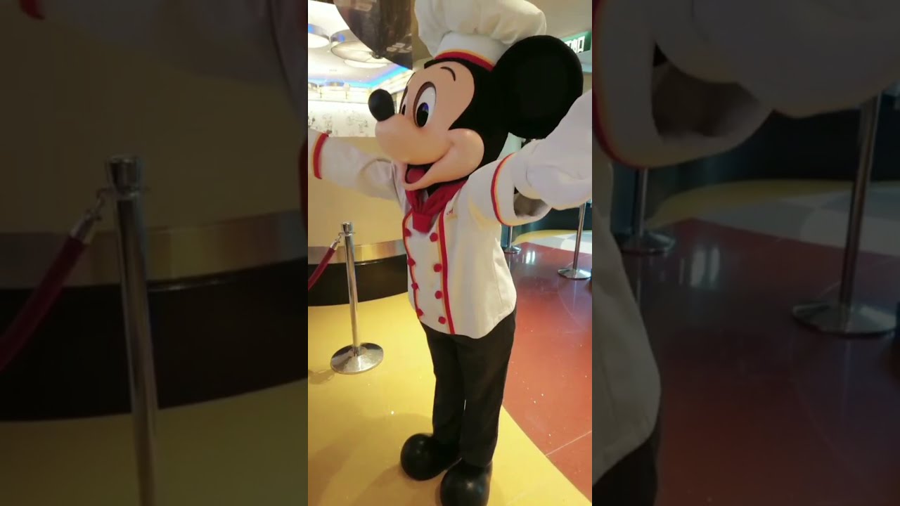 シェフ ミッキーでの食事後に ハグをプレゼントをしてくれる香港のシェフ ミッキー Shorts Youtube