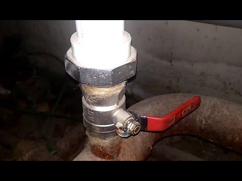 Видео: Как убрать разлив мазута в подвале?
