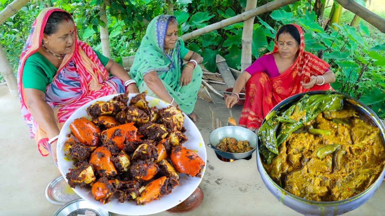 বড় বড়  কাঁকড়া ভাজা তার সাথে ইলিশ ভাপা | Bengali Ilish Vapa Recipe |
