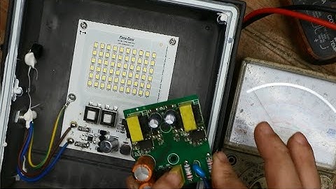 Bóng LED Rạng Đông 50W này nhiễm sét.Vất vả cả tháo ra và sửa