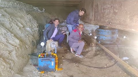 Initial Vertical pile load test 1075MT by Kentledge