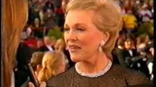 Julie andrews on the red carpet of oscars 2001.