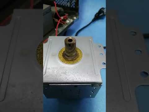 Почему искрит микроволновка