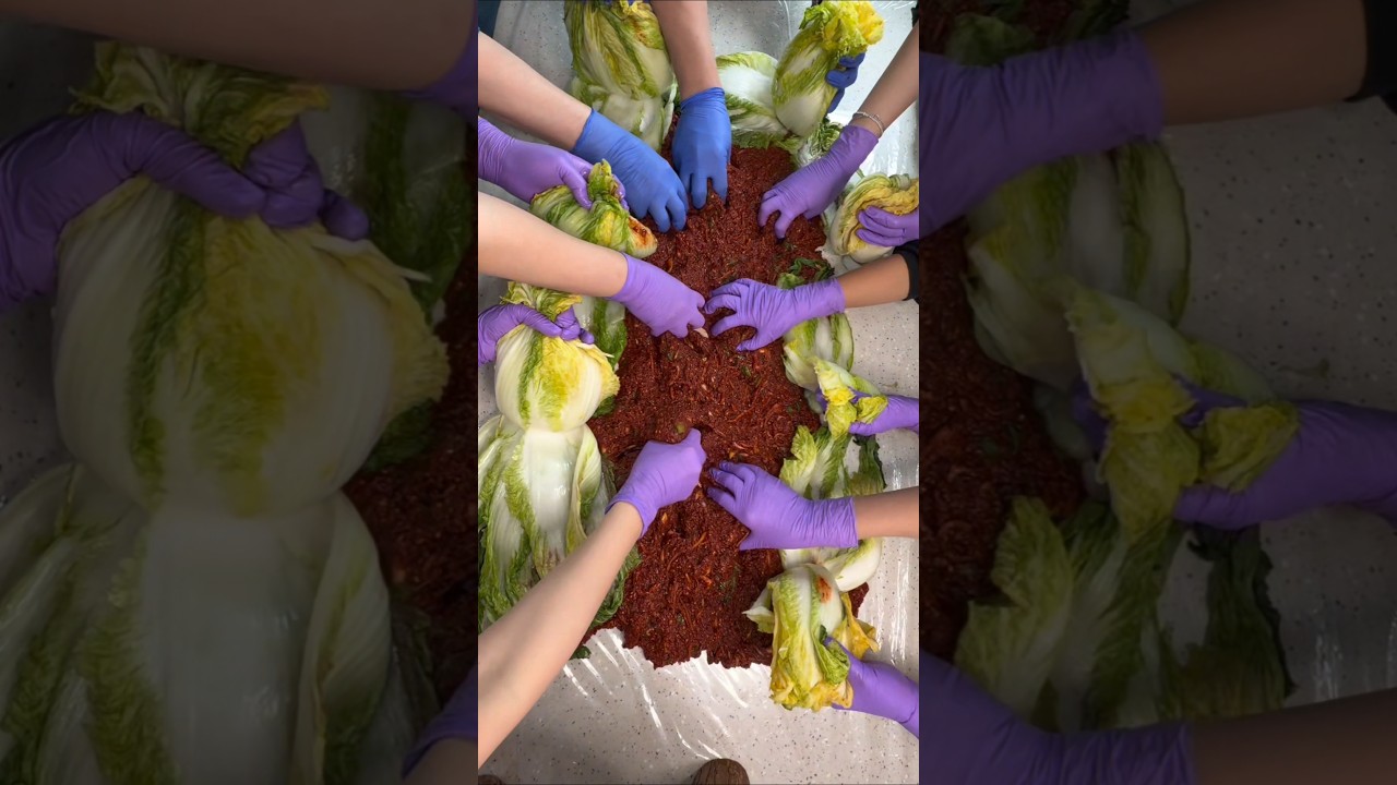 얼큰한 떡라면에 김장김치 올리기😁 #청담언니 #요리하는메이크업아티스트