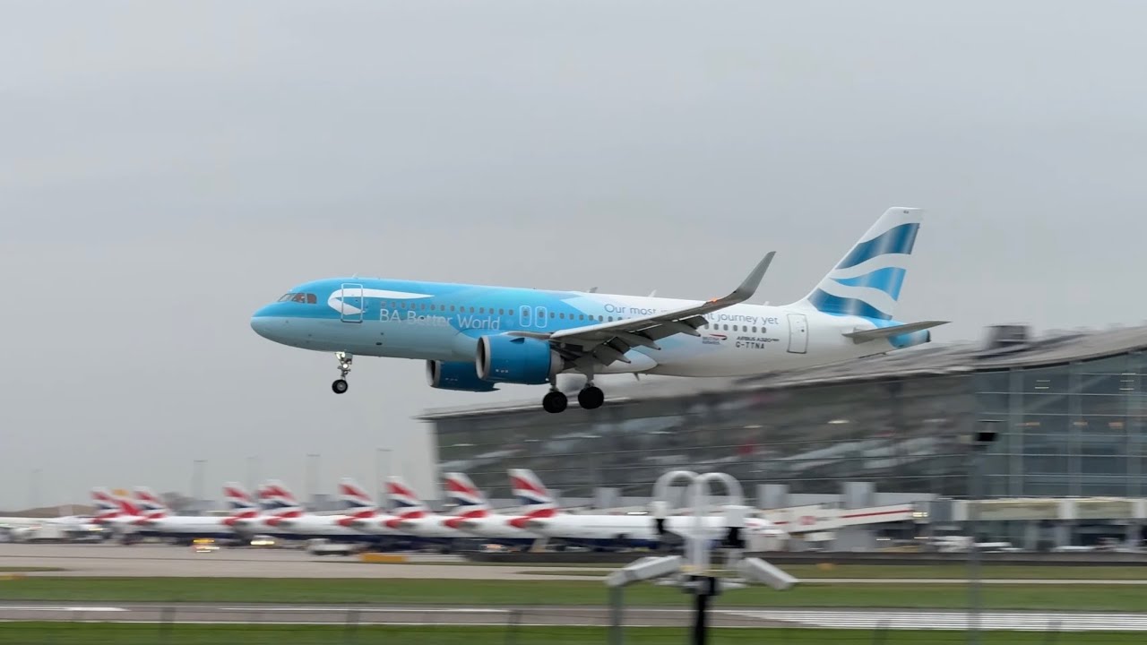 09L Arrivals at London Heathrow Airport 28/12/2025