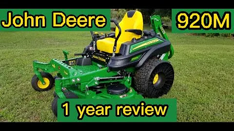 Kolik váží nakladač John Deere 920m?