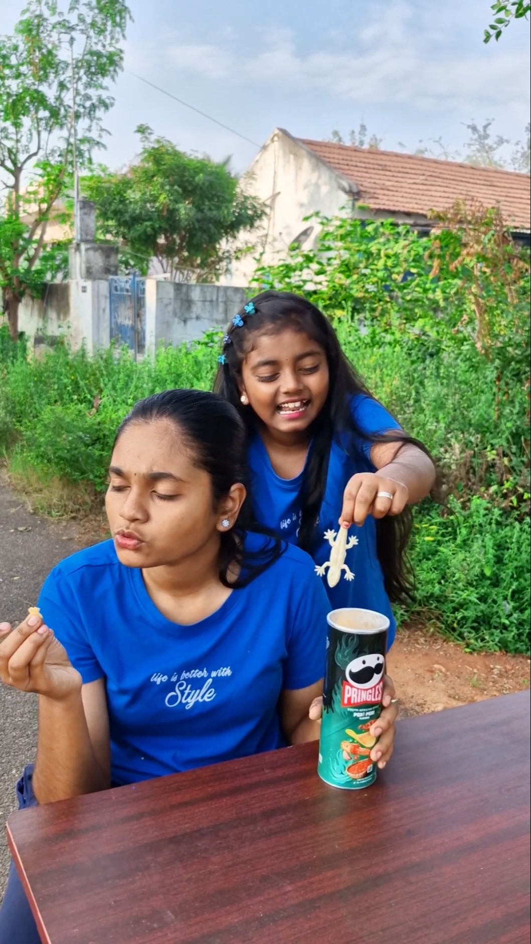 How to share your snacks with your SIBLINGS ?Tom\u0026Jerry ?DiyaIshwarya #shorts #viralvideo