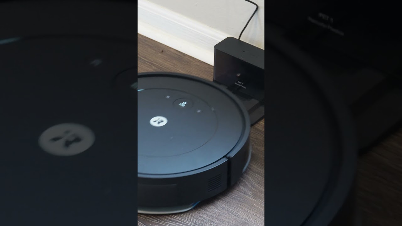 Roomba (Classic Series) robot by iRobot
