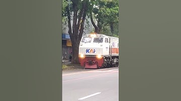 Thumbnail of DJ TOTAT TOTET DANG DANG KERETA API DI JALAN RAYA#shorts