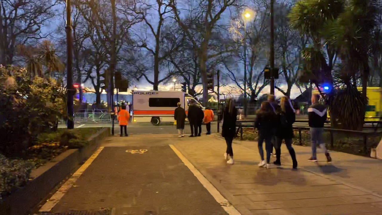 Metropolitan Police Territorial Support Van + 2 Double Crew Ambulances Responding