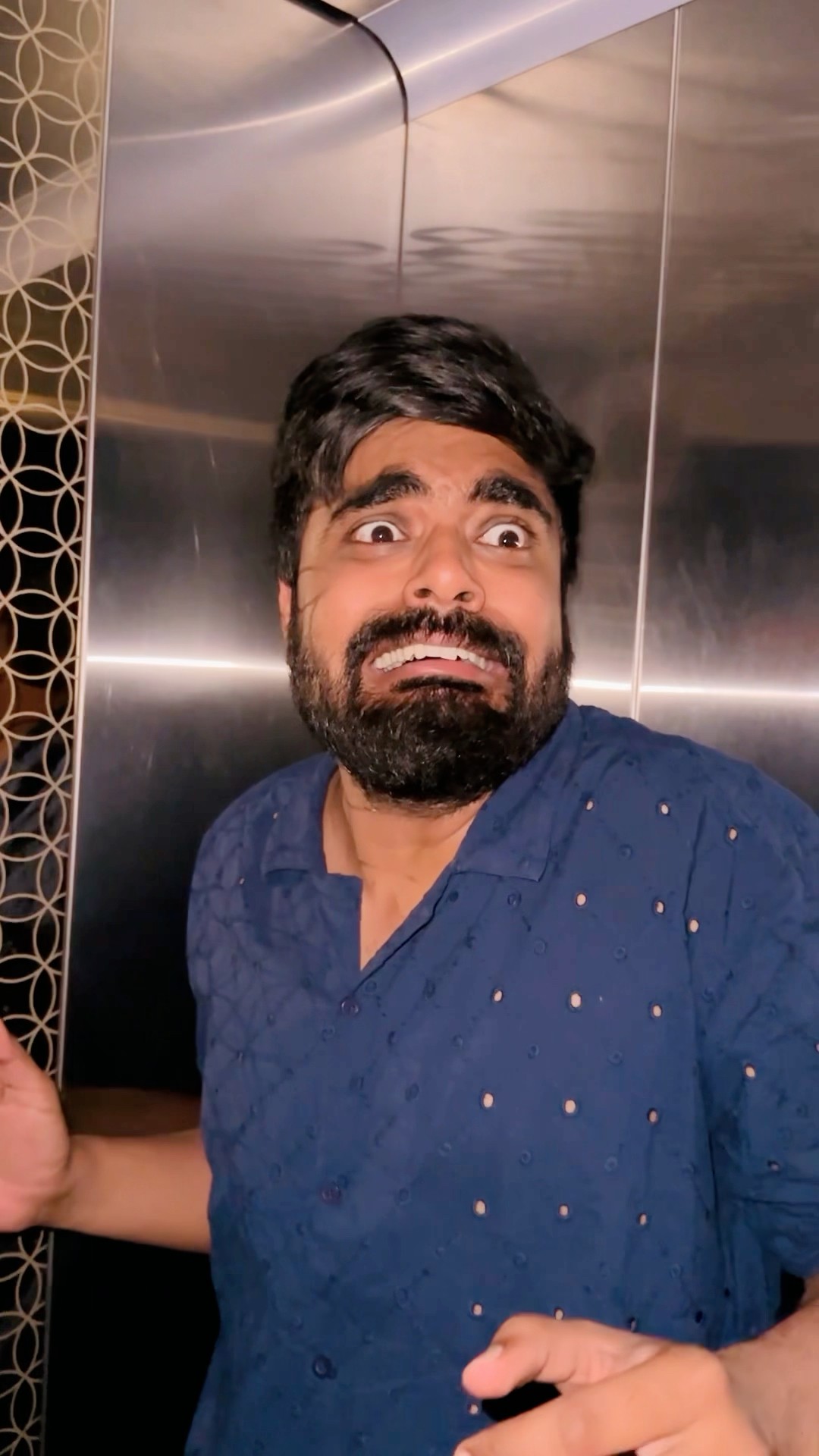 Mujhe Lift mai band kyu kr dia ? ? #dushyantkukreja #shorts