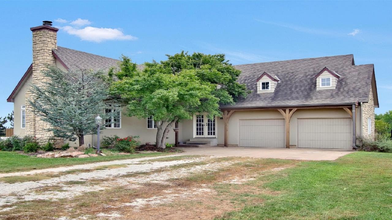 731 Whitetail Dr, Belle Plaine, KS Presented by The Roy Group Team