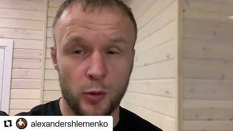 Александр Шлеменко поздравляет Хабиба Нурмагомедова с победой!
