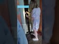 Девочка застряла в лифте из за отключения света