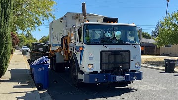 2007 Autocar WX64 Labrie Automizer Garbage Truck