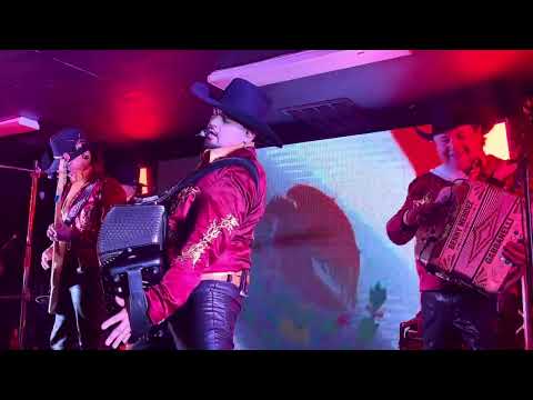 Los Terribles Del Norte - Sali De Mi Tierra en vivo