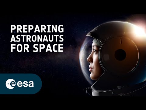 How do ESA's astronauts prepare for space?