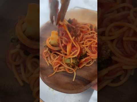 雪山で作る絶品トマトパスタ / Delicious tomato pasta made on a snowy mountain #outdoor #asmr #shorts