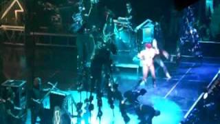 Disturbia - Rihanna LIVE LAS VEGAS