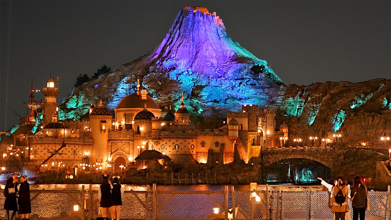 Tokyo DisneySea Nighttime Walkthrough - Evening at the Tokyo Disney Resort [4K POV]
