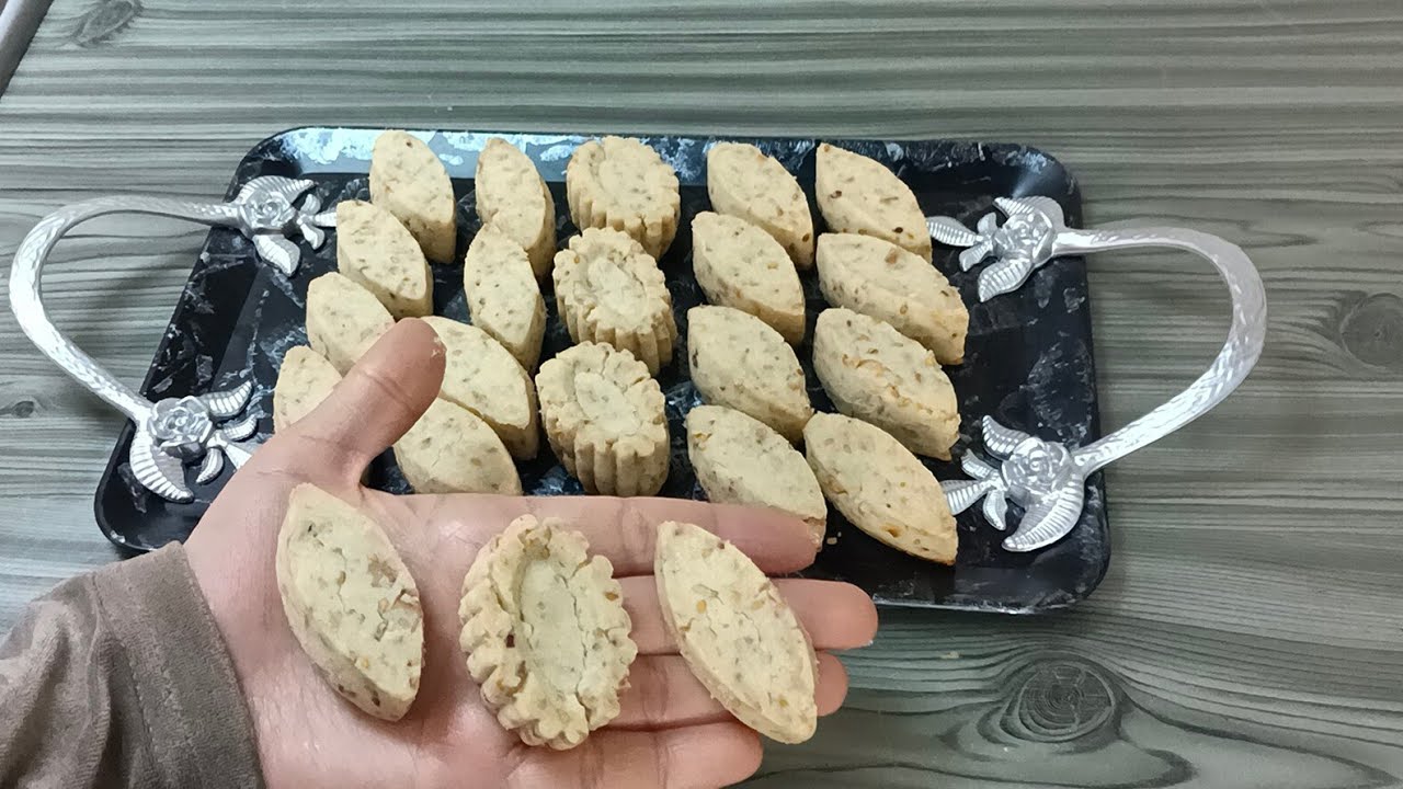 غريبة الفارينا مشخشخة بالفاكية والجلجلان مع أسرار نجاح الوصفة