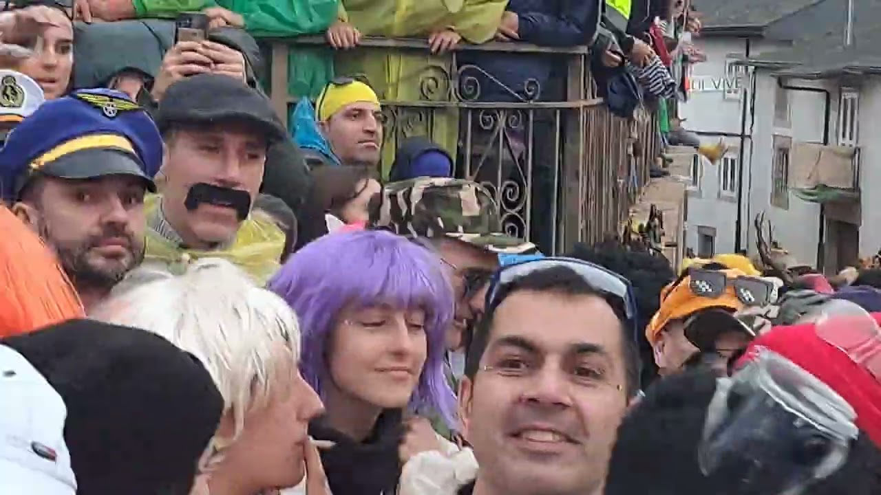 Entroido de Laza 2024. Peliqueiros y lluvia de hormigas.